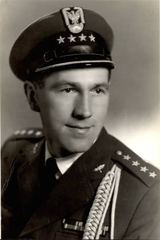 Major Pasek gra w wiecznej orkiestrze