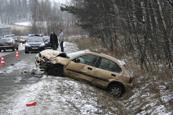 Uwaga! Bardzo ślisko i kolizje na drogach