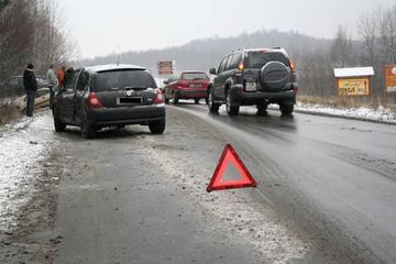 Uwaga! Bardzo ślisko i kolizje na drogach