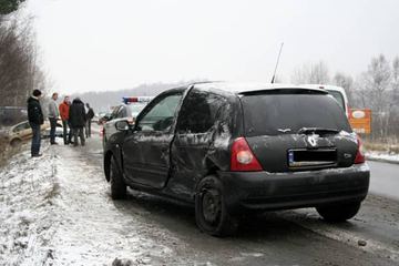 Uwaga! Bardzo ślisko i kolizje na drogach