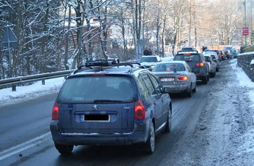 Auto spadło do rzeki