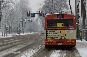 Fatalne warunki na drogach – zima trzyma