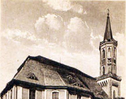 Wieża jest pozostałością kościoła ewangelickiego, zburzonego w latach 60. XX wieku.