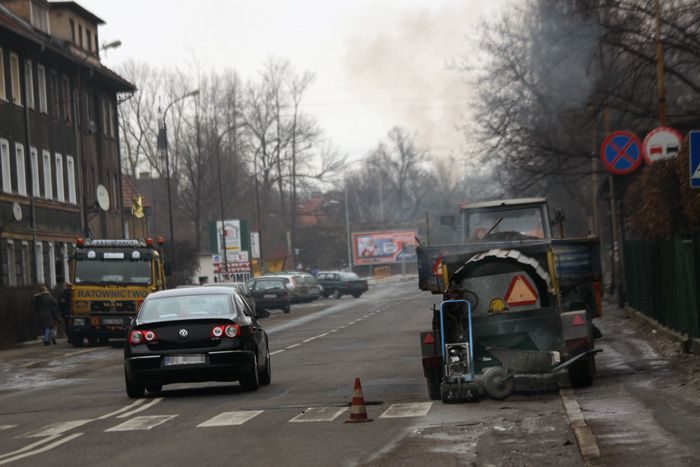 Dziura na dziurze na ulicach
