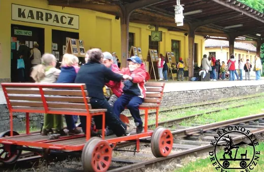 Drezyniarze z Karpacza na własnej skórze przekonali się, że łaska pańska na pstrym koniu jeździ.