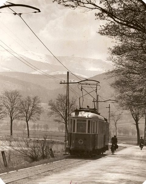 Na wycieczkę do Podgórzyna. Oczywiście – tramwajem. Lata 50. XX wieku.