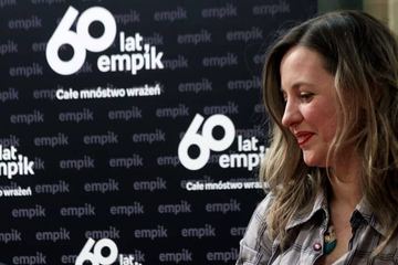 Książka w prezerwatywie, czyli upadek piękna