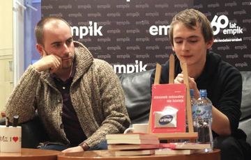 Książka w prezerwatywie, czyli upadek piękna