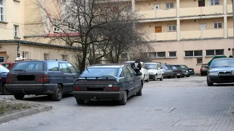 Ludzi i dziurę mają gdzieś