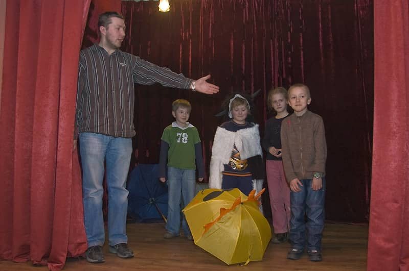 Strach na wróble i szalona krowa, czyli kochajmy teatr