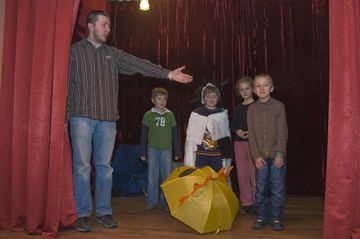 Strach na wróble i szalona krowa, czyli kochajmy teatr