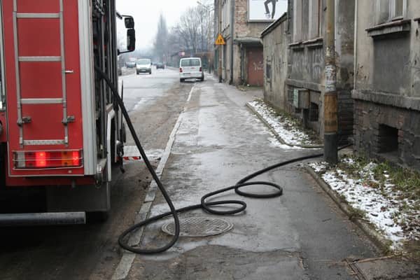 Pożar pod dachem: zaprószenie czy podpalenie?