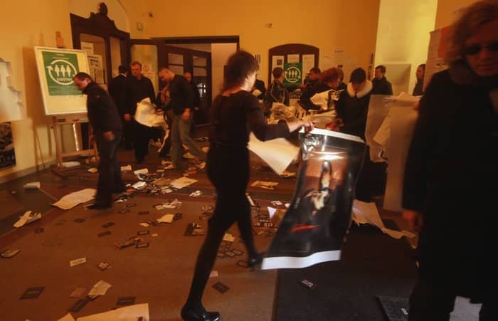Pogrzeb teatru na oczach VIP–ów