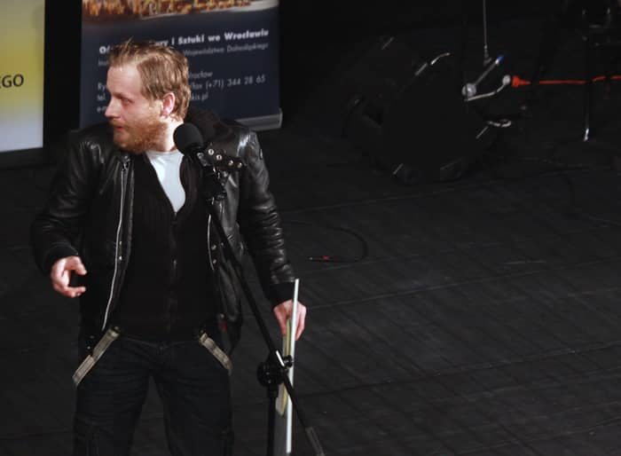 Pogrzeb teatru na oczach VIP–ów