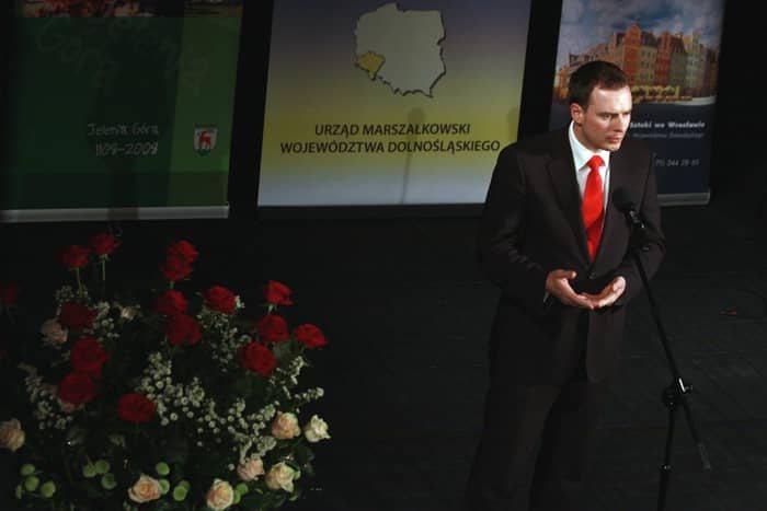 Pogrzeb teatru na oczach VIP–ów