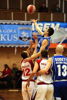 Jakub Czech zdobył zwycięskiego kosza dla Sudetów
