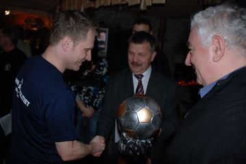 Grad bramek w policyjnych meczach