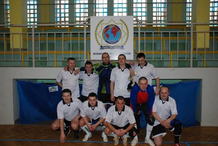 Grad bramek w policyjnych meczach