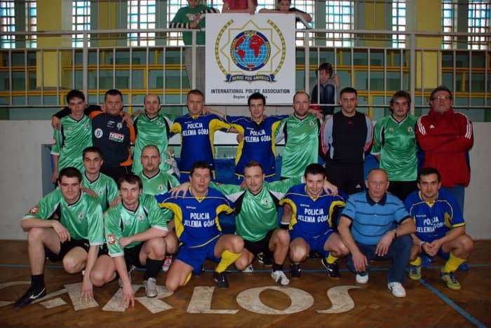 Grad bramek w policyjnych meczach