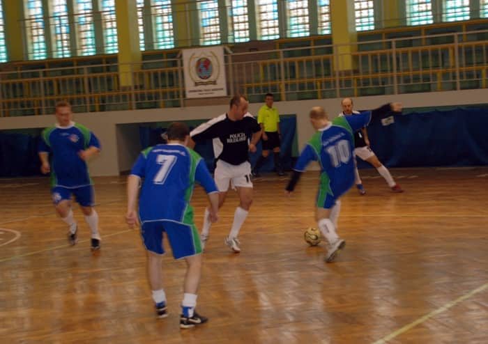 Grad bramek w policyjnych meczach