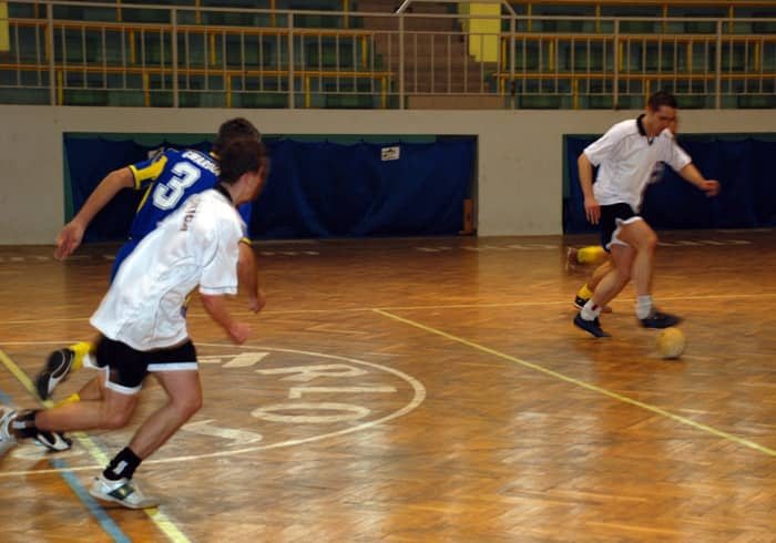 Grad bramek w policyjnych meczach