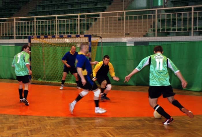 Grad bramek w policyjnych meczach