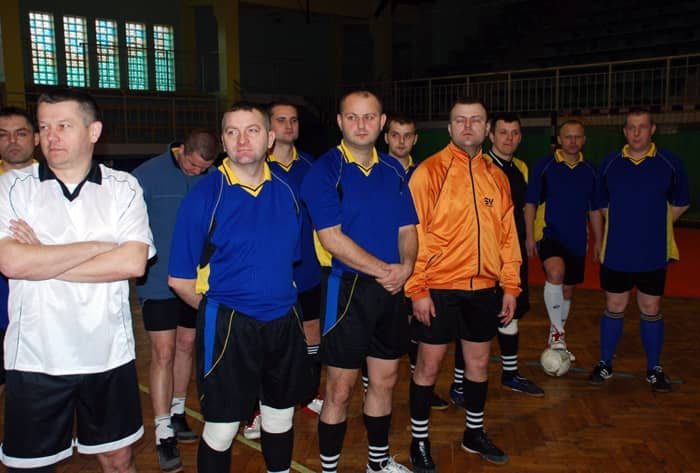 Grad bramek w policyjnych meczach