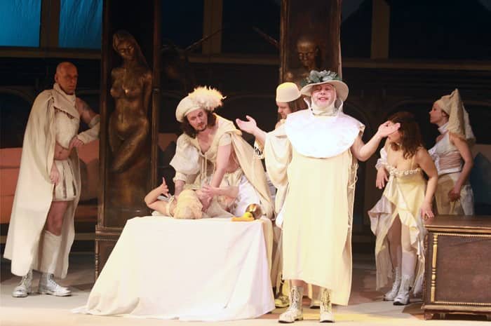 Turkusowy i luksusowy teatr zdrojowy