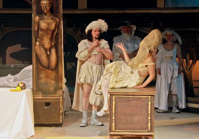 Turkusowy i luksusowy teatr zdrojowy