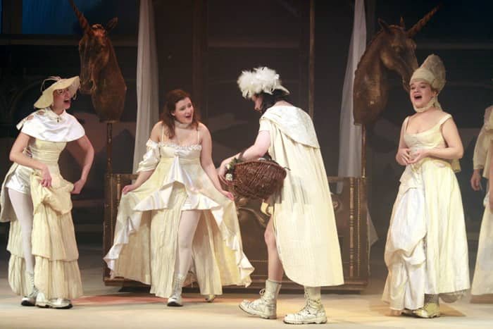 Turkusowy i luksusowy teatr zdrojowy
