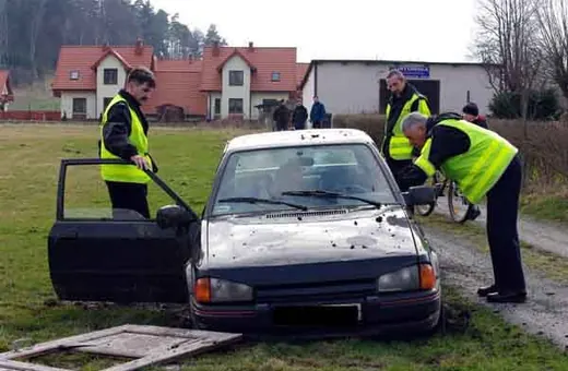Po dużej wódce wjechali w boisko