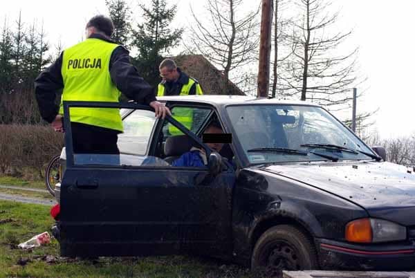 Po dużej wódce wjechali w boisko