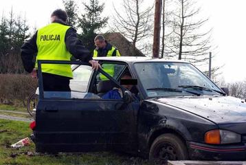Po dużej wódce wjechali w boisko