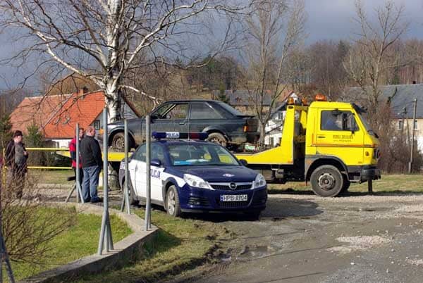 Po dużej wódce wjechali w boisko