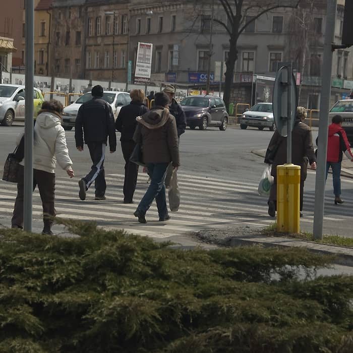 Zielone światło? Sprintem przez pasy!