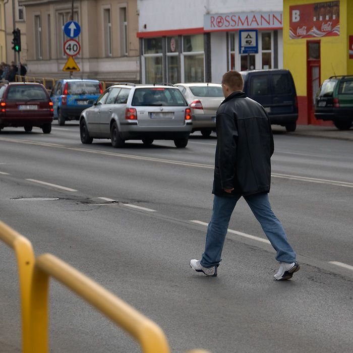 Zielone światło? Sprintem przez pasy!