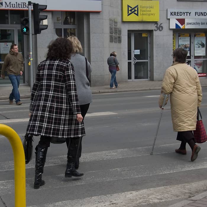 Zielone światło? Sprintem przez pasy!