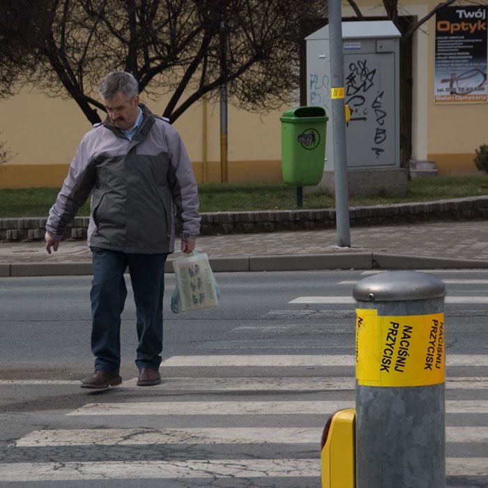 Zielone światło? Sprintem przez pasy!