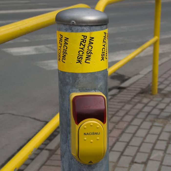 Zielone światło? Sprintem przez pasy!