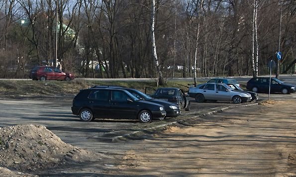 Przed WORD jest bagno, będzie wzorowy parking