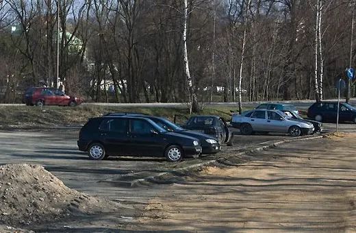 Przed WORD jest bagno, będzie wzorowy parking