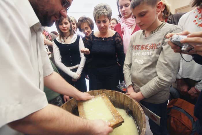 Papierowa historia w Książnicy Karkonoskiej
