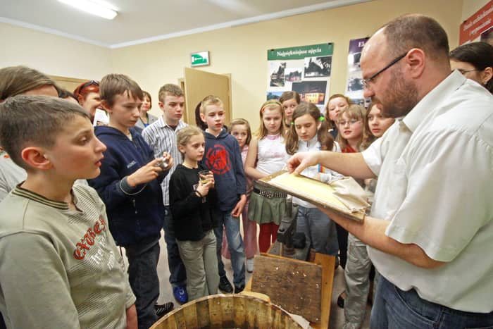 Papierowa historia w Książnicy Karkonoskiej