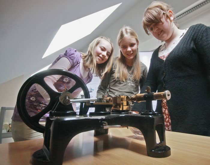 Papierowa historia w Książnicy Karkonoskiej