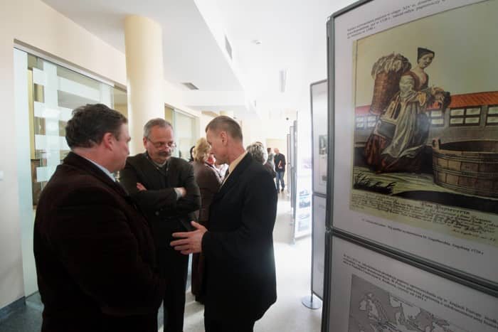 Papierowa historia w Książnicy Karkonoskiej