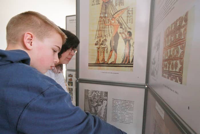 Papierowa historia w Książnicy Karkonoskiej