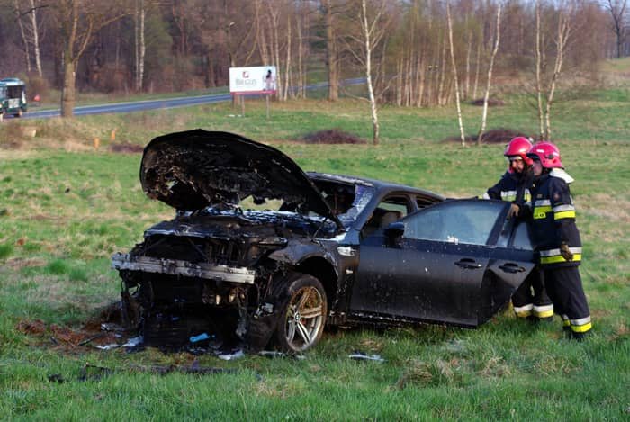 Na rogatkach miasta BMW w płomieniach