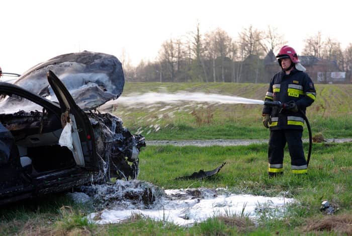 Na rogatkach miasta BMW w płomieniach
