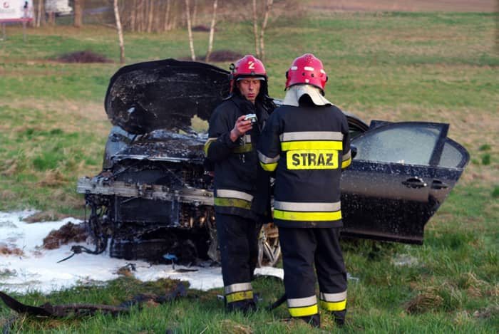 Na rogatkach miasta BMW w płomieniach