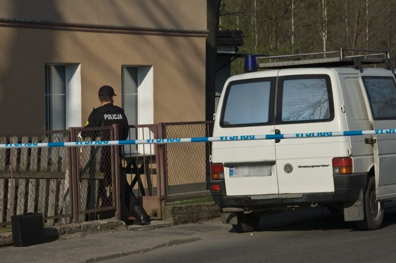 Próbował zabić trzy osoby, w tym żonę i córkę